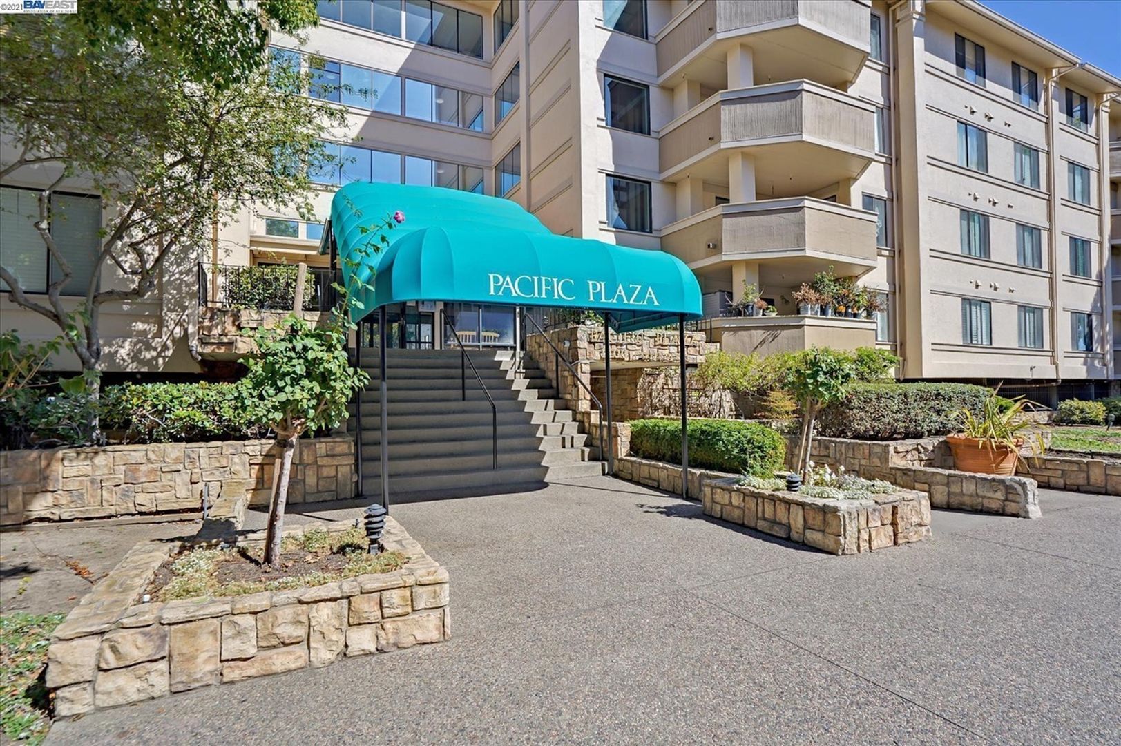 San Leandro House: 1400 Carpentier Street #329