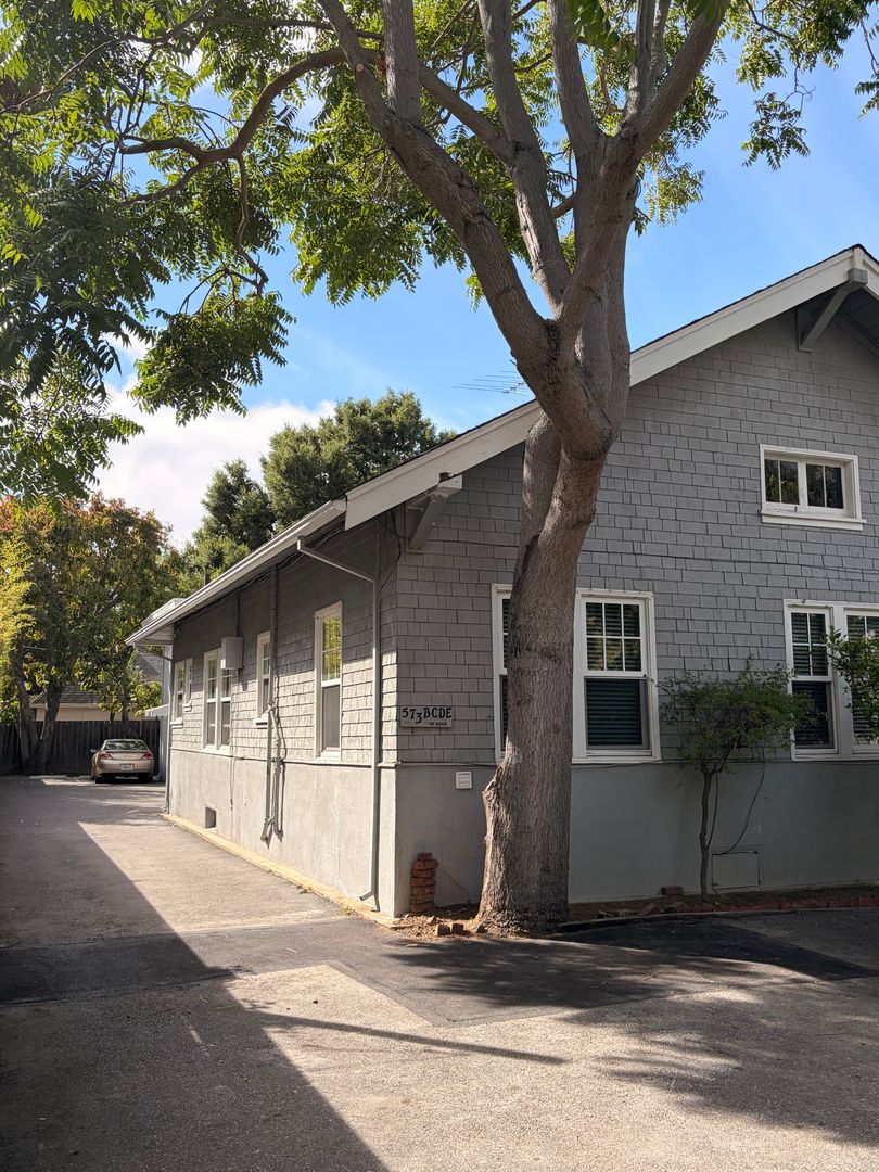 Palo Alto Apartment: 573 Lytton Avenue