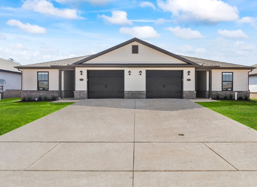 Woodward Park | 4 Bed • 2 Bath • Attached Garage – photo 1