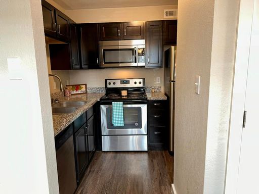 The Residences at Lakeshore – photo 1