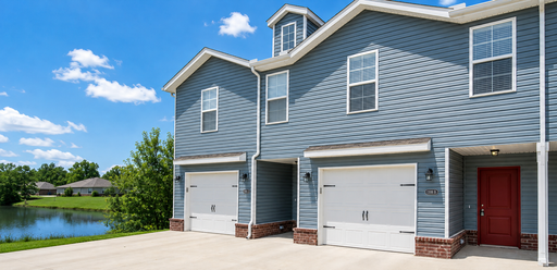 3 Bed • 2.5 Bath Townhome | Yard | Garage | Pet Friendly – photo 1