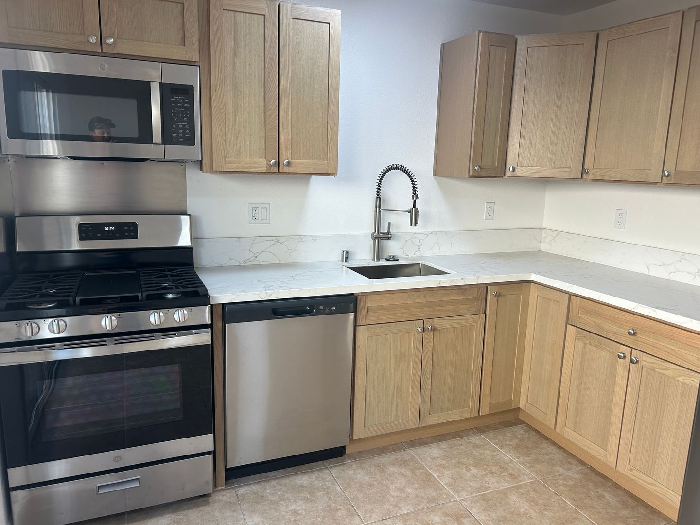 Lakeside Apartment: 10026 River Street