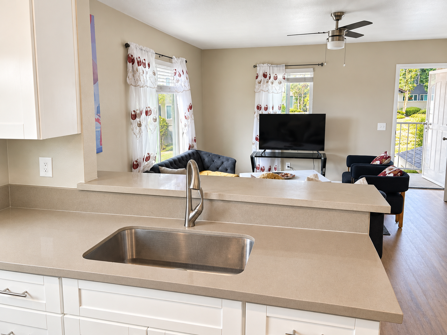 San Diego Apartment: 3746 Swift Ave