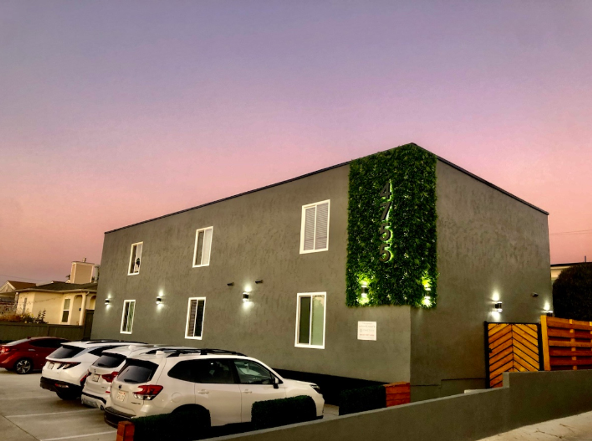 1 mo FREE/Modern Renovated AC Washer/Dryer