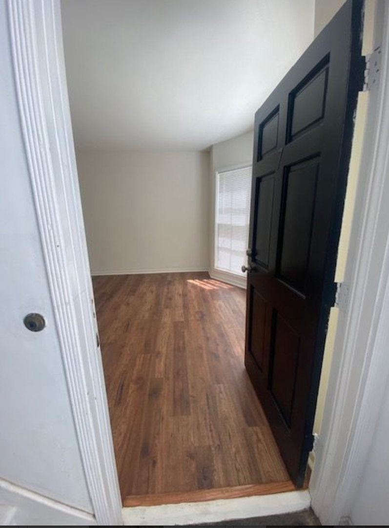 West Hollywood Apartment: 1401 Havenhurst Dr.