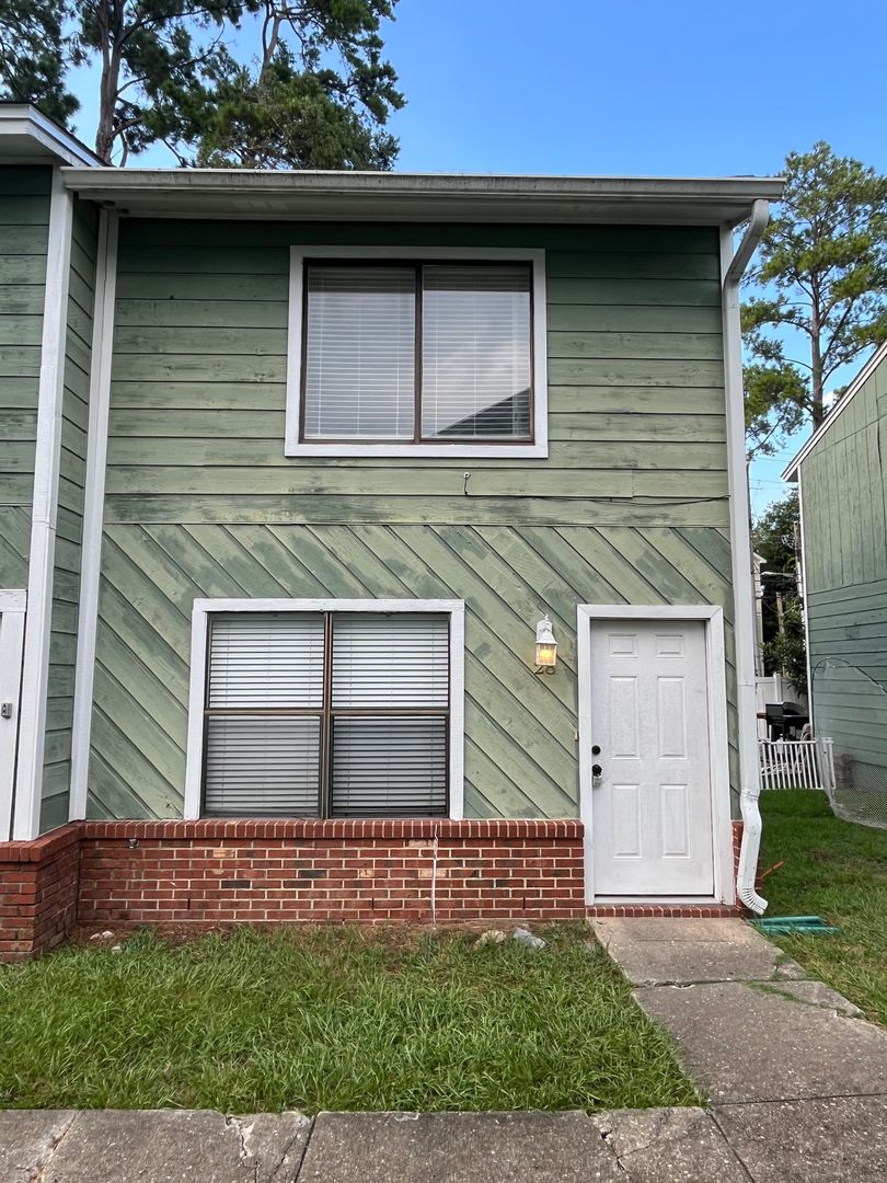 Tallahassee House: 301 S. Lipona Road