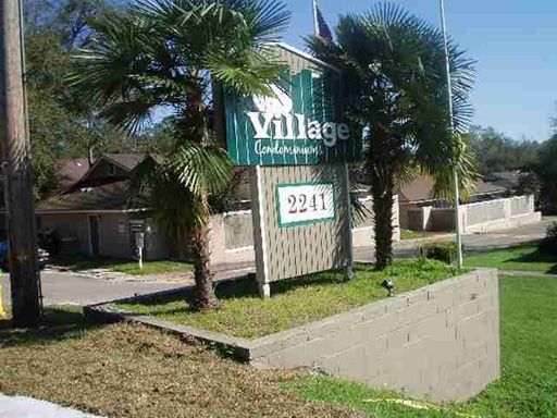 2/1 Condo In The Villages Available Now! 1/2 Off 1st Month's Rent – photo 1