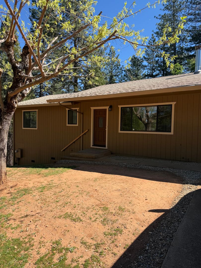 Pioneer House: 17890 Mira Vista Ct