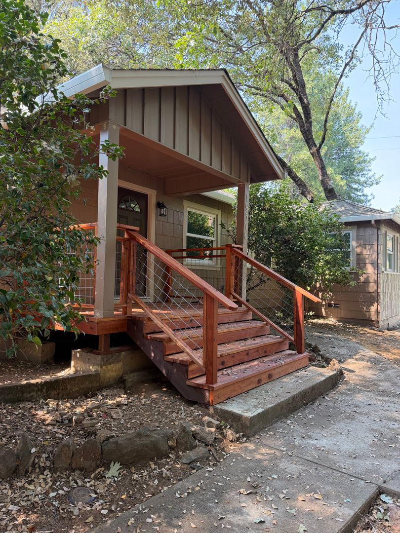 Pine Grove House: 19576 Baumann Rd