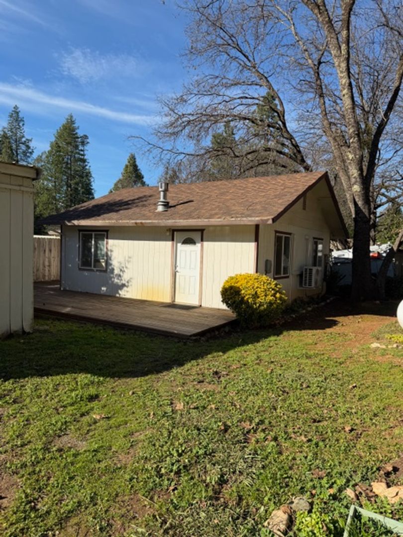 Pine Grove House: 18849 "A" Ridge Rd