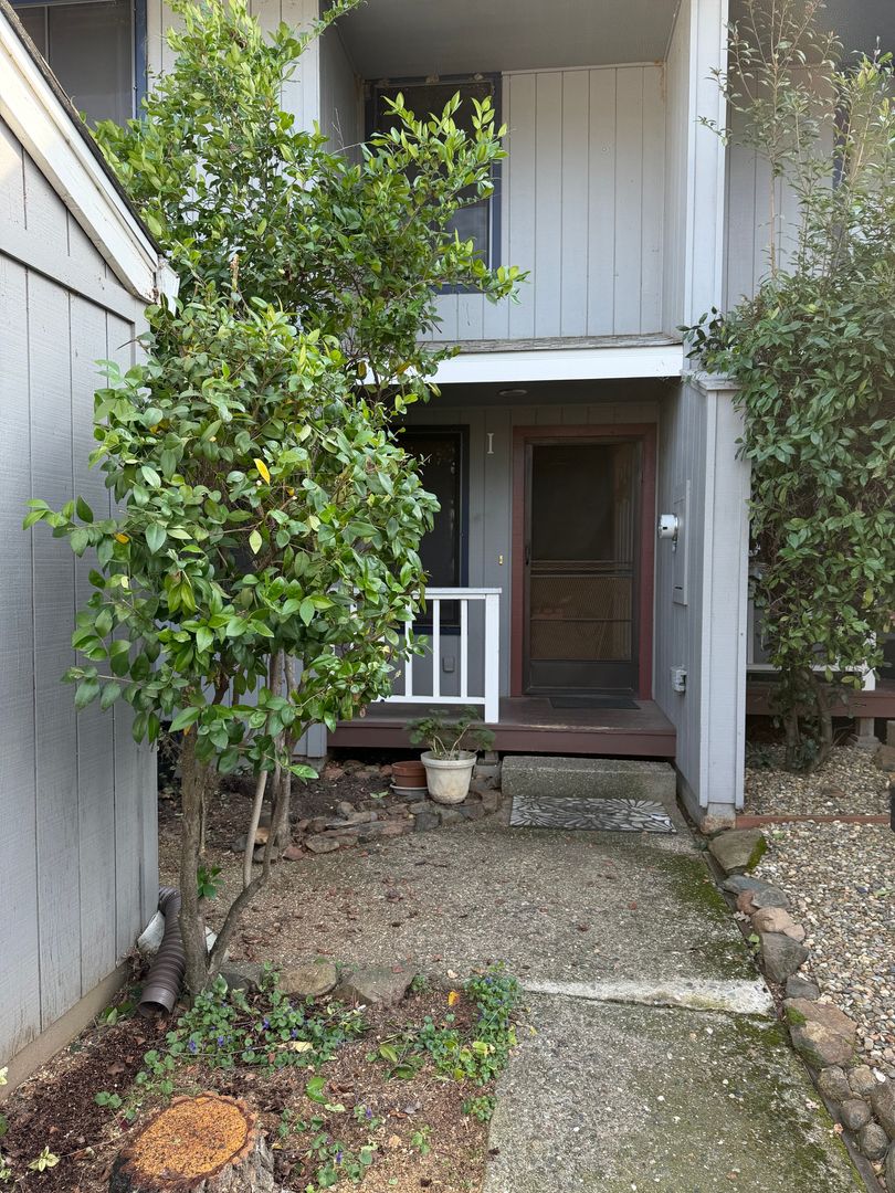 Jackson House: 213 I New York Ranch Rd