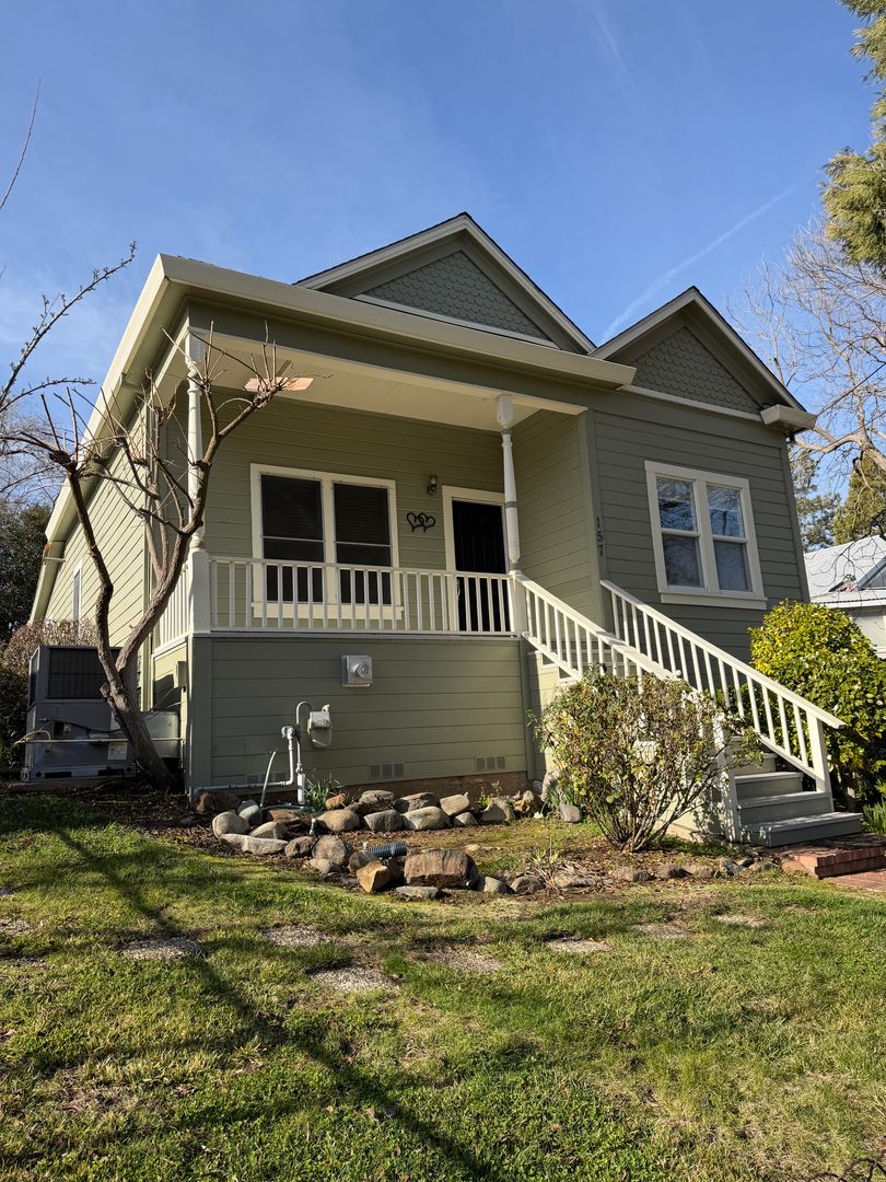 Jackson House: 157 Bright Ave