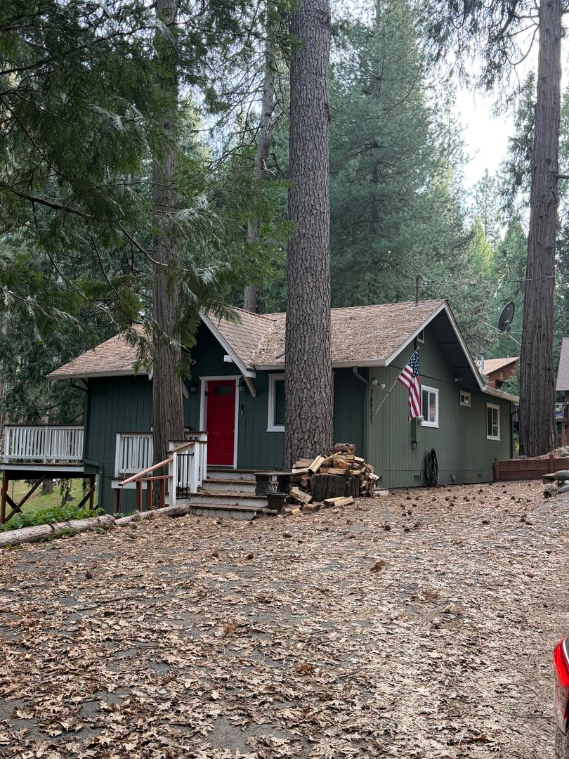 Pioneer House: 16921 McKenzie Dr