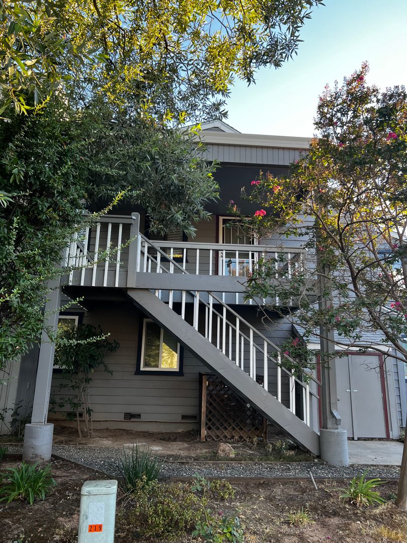 Jackson House: 207 New York Ranch Rd #A