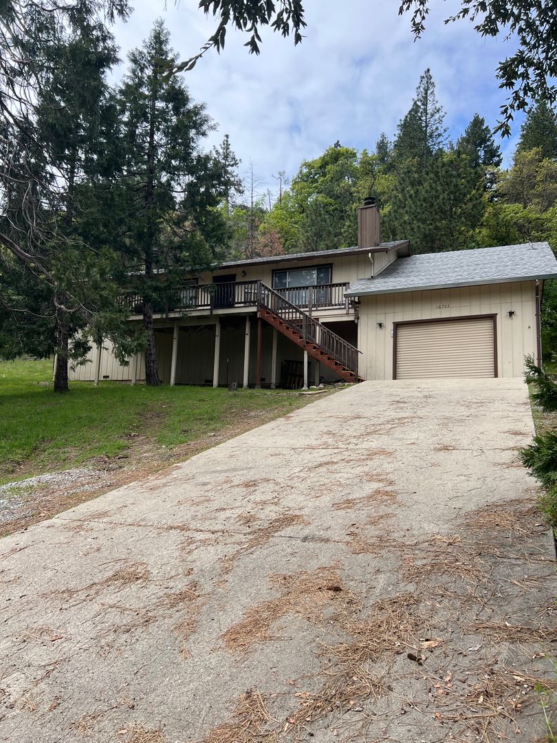 Pioneer House: 16703 Silver Dr South