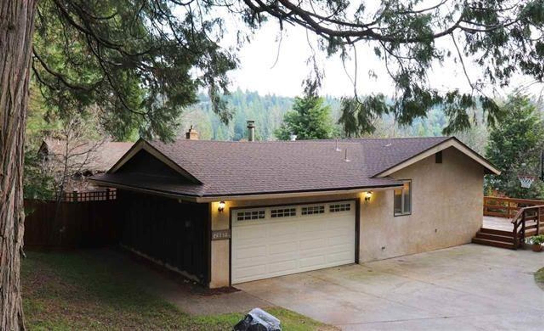 Pioneer House: 26232 Parkwood Dr East