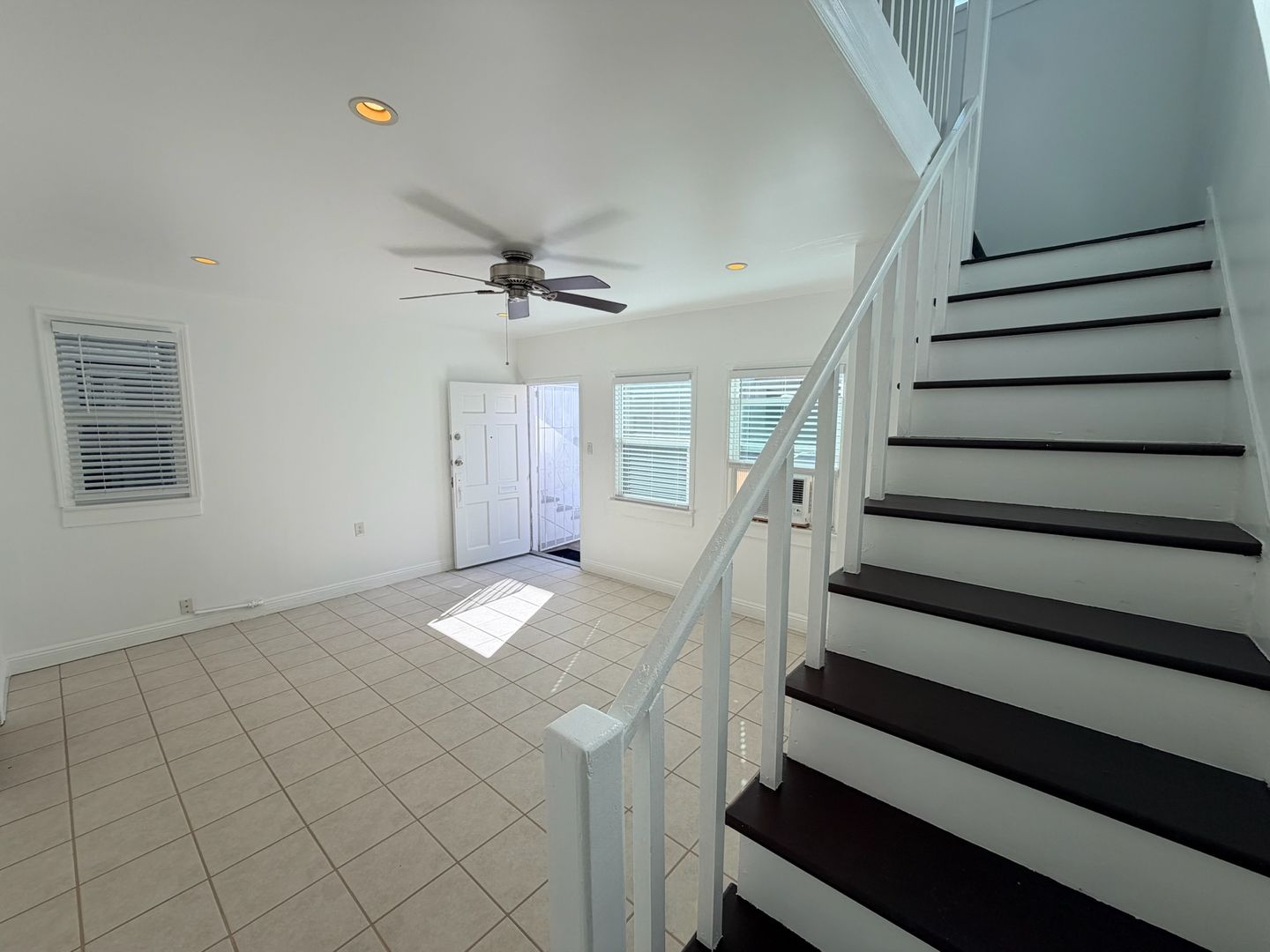 Long Beach Apartment: 1027 E 2nd Street