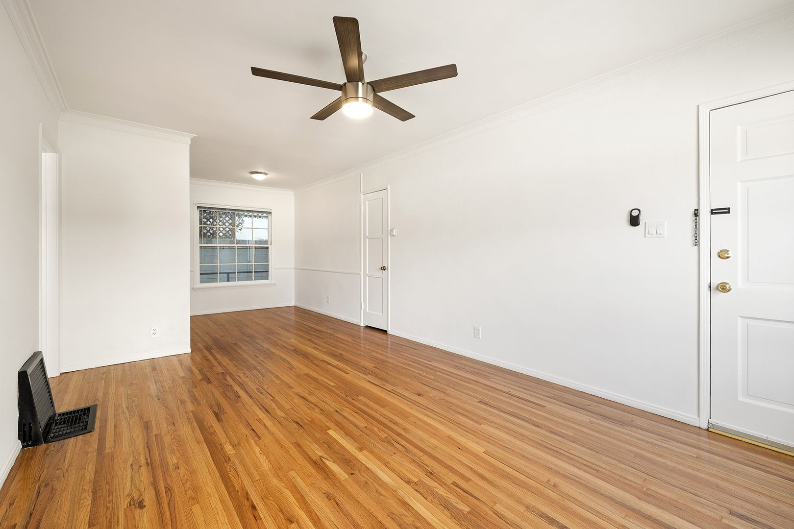 North Hollywood Apartment: 10820-10822 Bloomfield St
