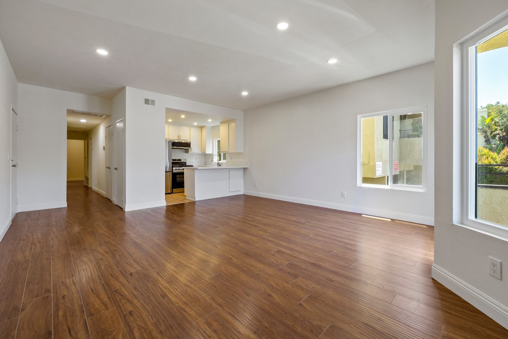 Los Angeles Condo: 11722 Avon Way Unit 101