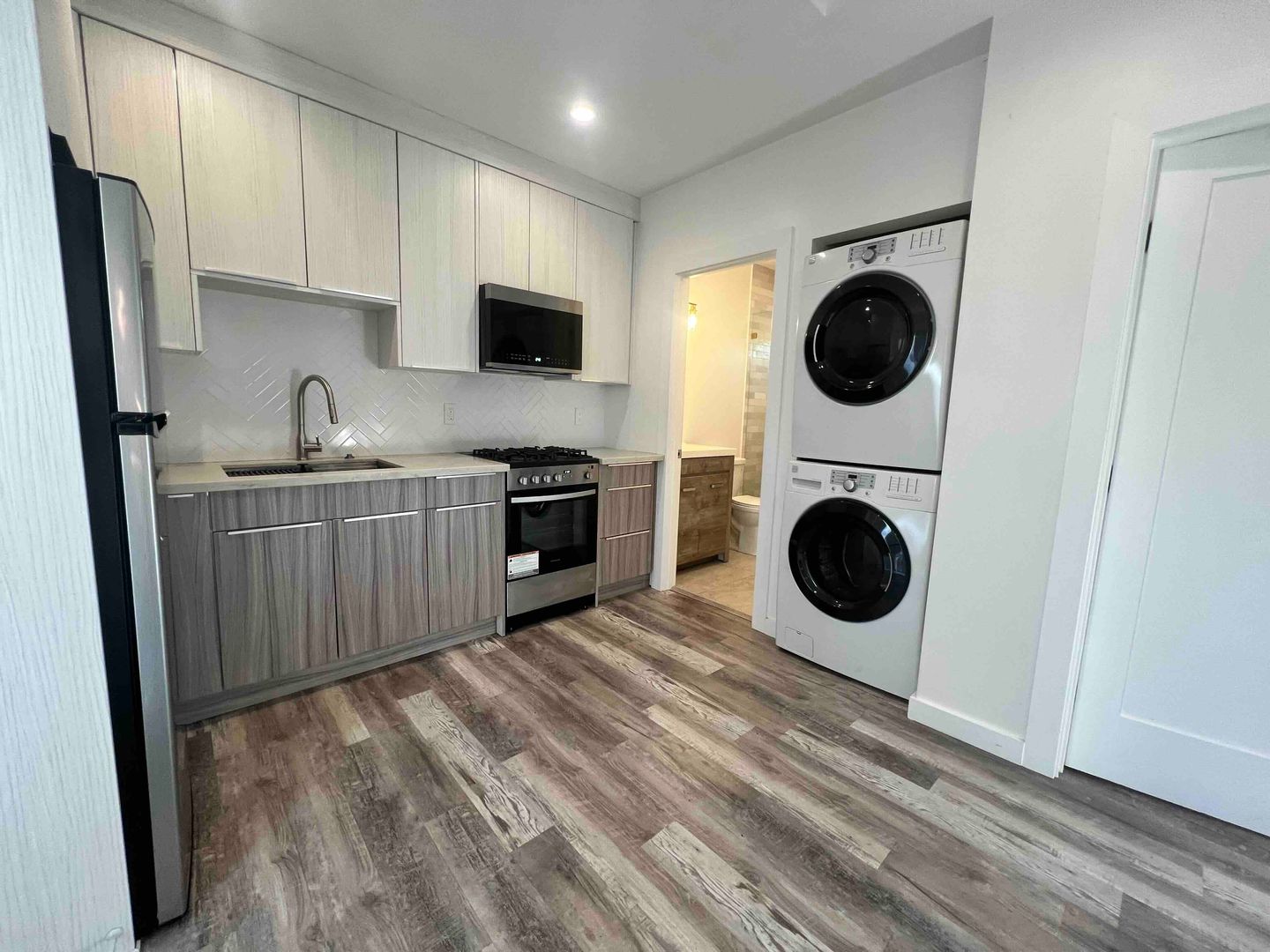 Reseda Apartment: 8045 Darby Ave,