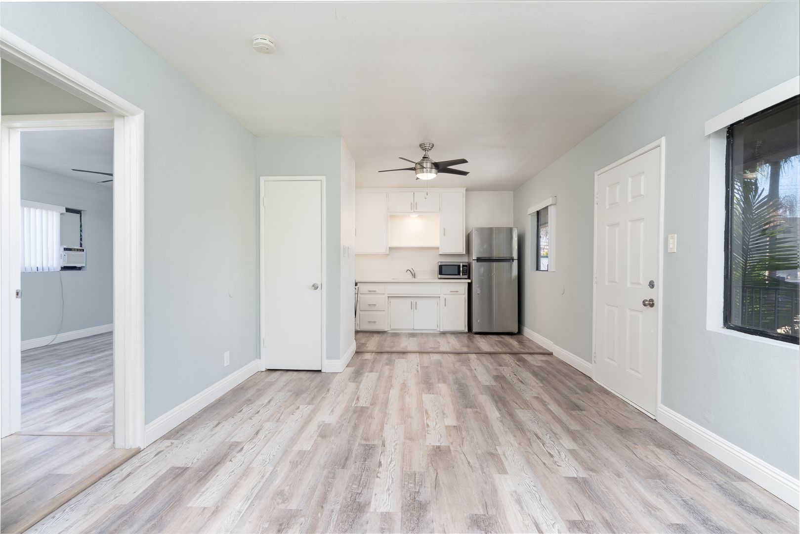 Long Beach Apartment: 1056 E 6th