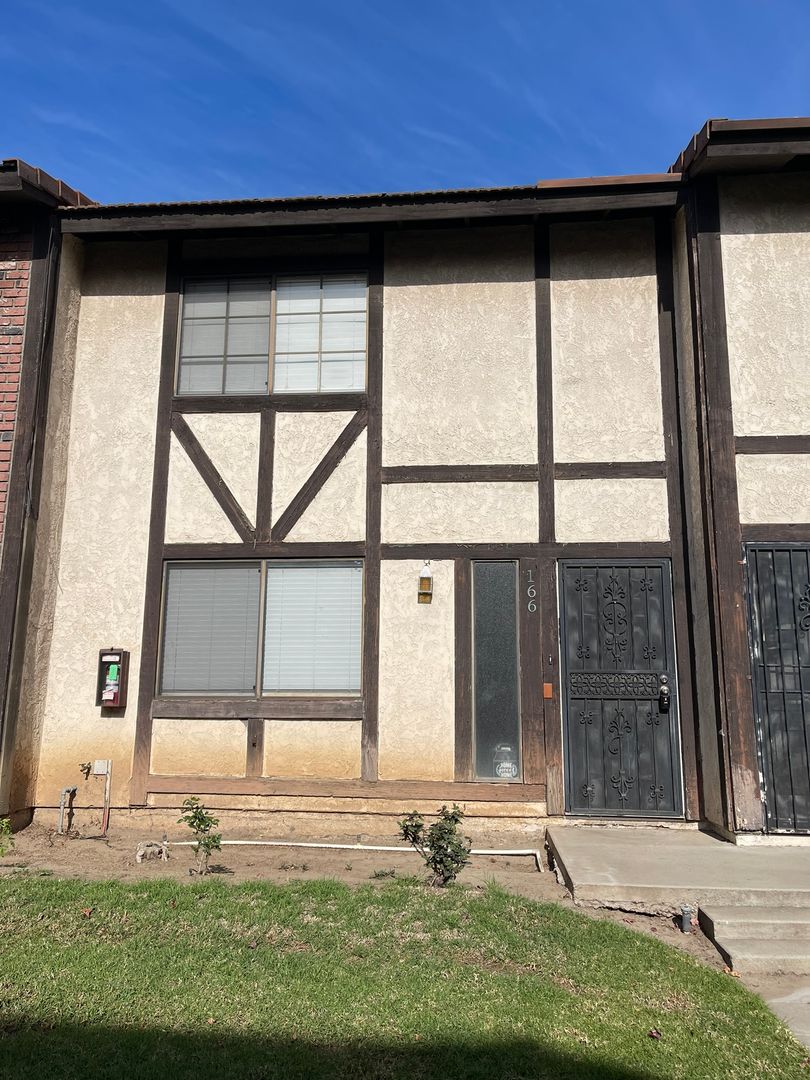 Rialto Condo: 166 E. Merrill Ave.