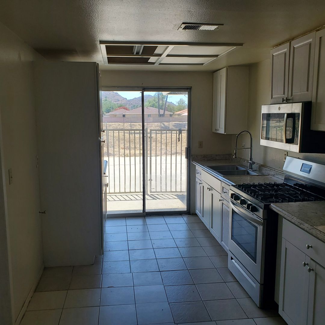 Hemet Apartment: 962 Monarch St. #A-D