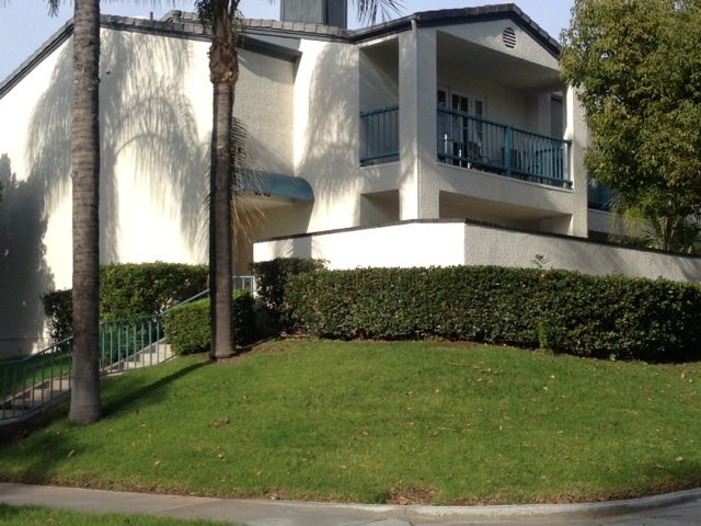 Riverside House: 1002 Via Zapata