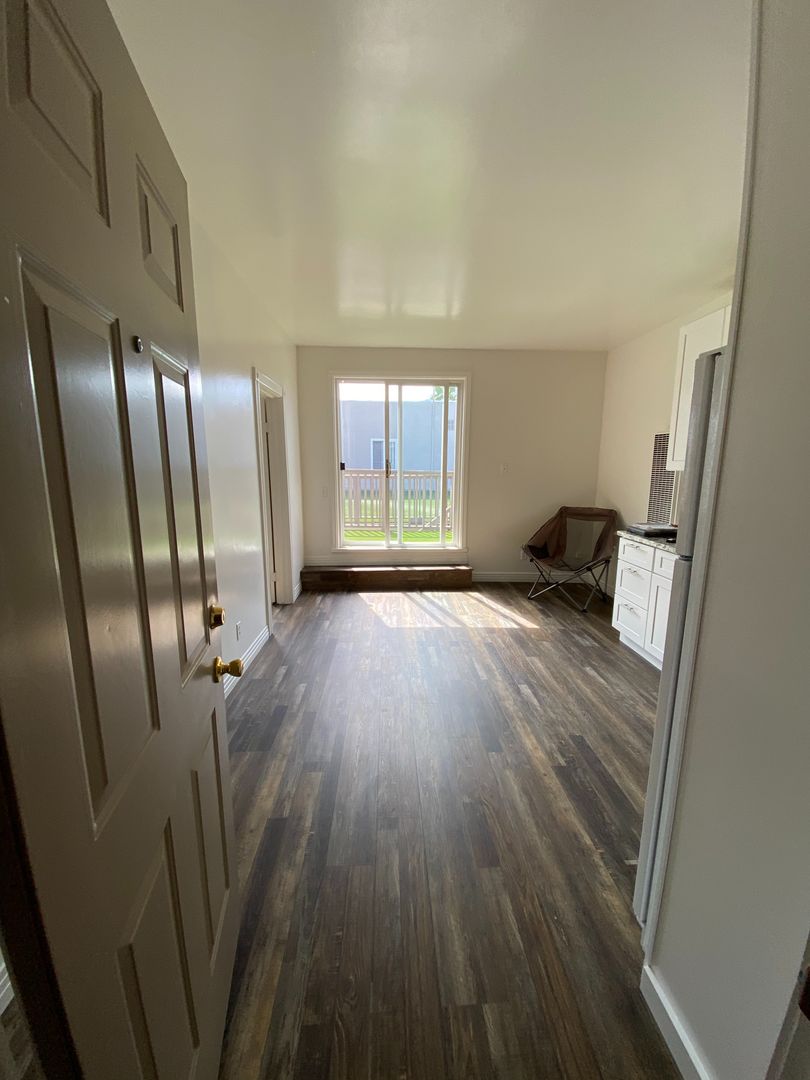 Encinitas Apartment: 582 S. Coast Highway 101