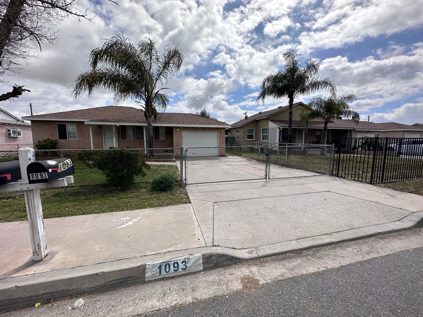 Perris House: 1093 Johns Road