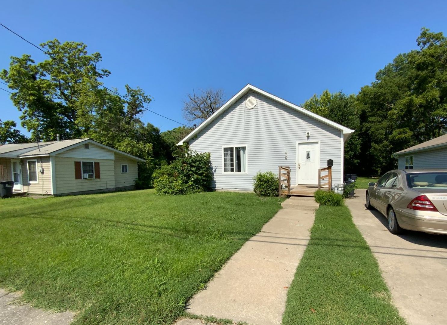 Columbia House: 307 McBaine Ave