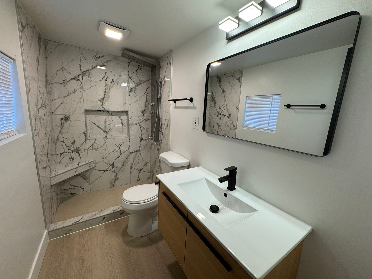 Columbia Apartment: 1800 Gordon St