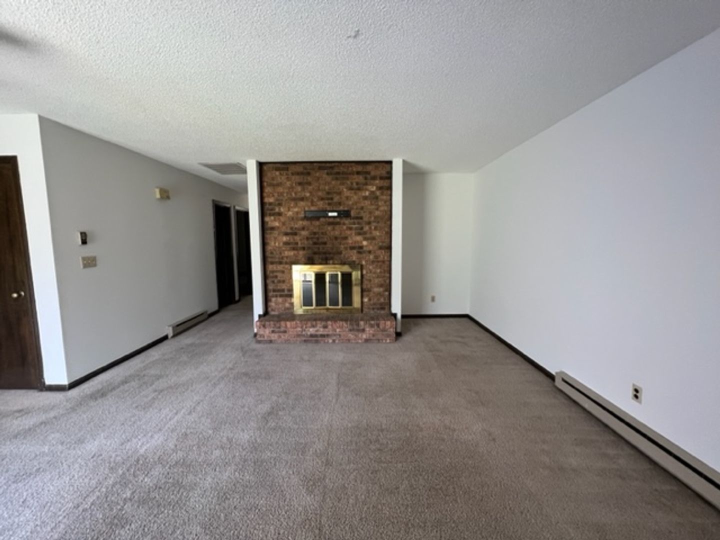 Columbia Apartment: 419 - 421 N Shiloh Ave