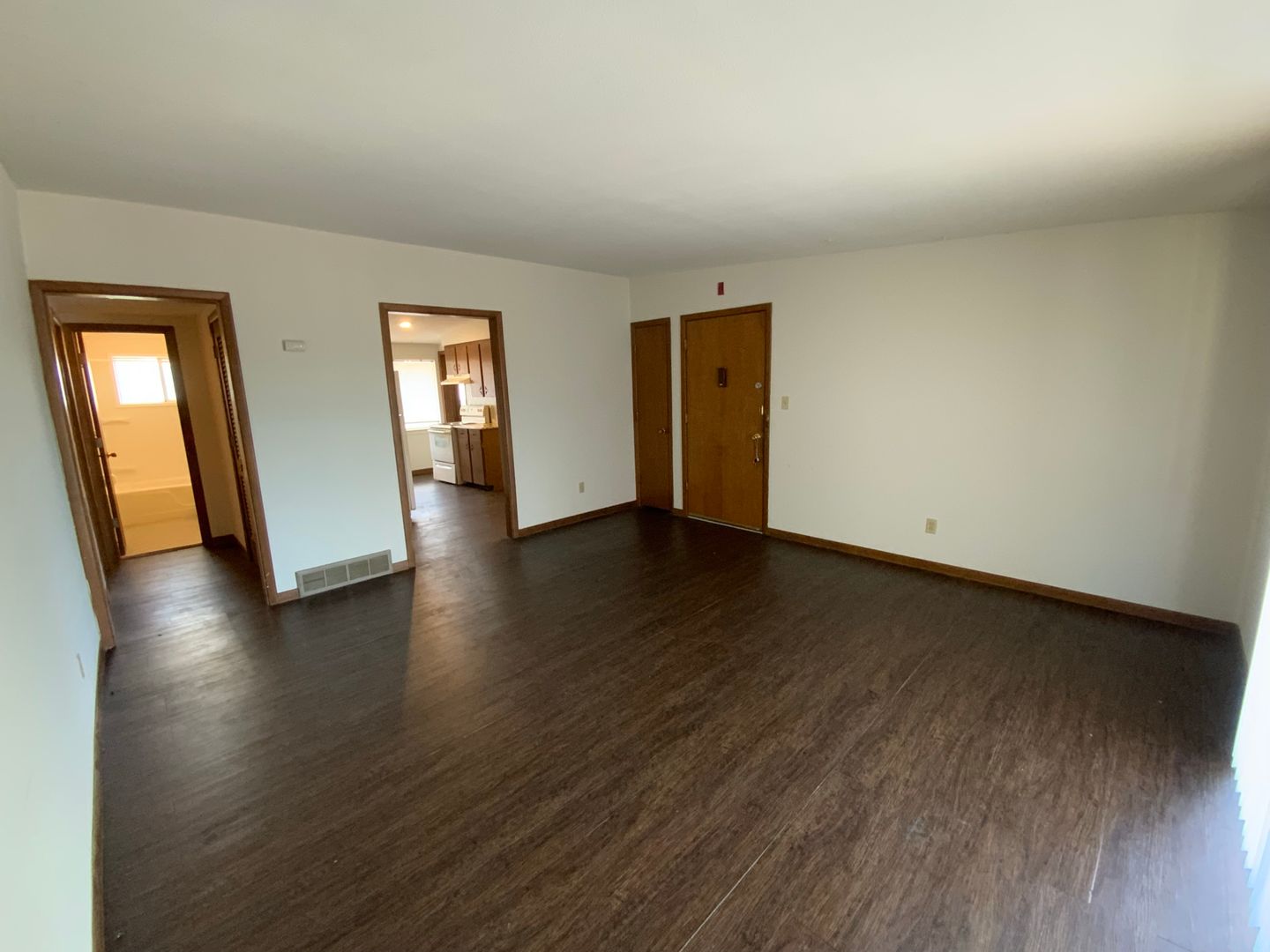 Columbia Apartment: 105 W Broadway