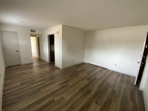 1 Bedroom Apartment across from Library – photo 1