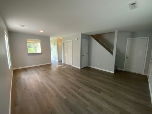 3 Bedroom Duplex w/garage – photo 1