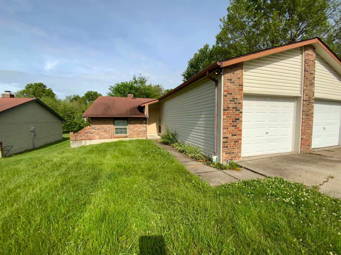 Columbia Apartment: 439 - 441 N Shiloh Ave