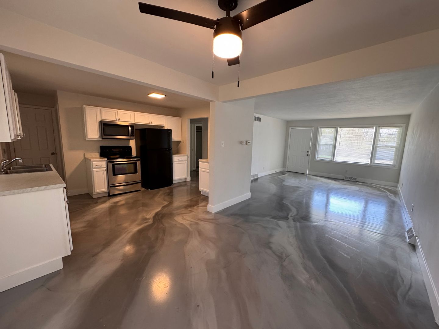 Columbia House: 1207 W Worley