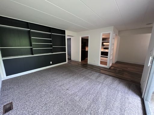 2 Bedroom walking distance to Campus – photo 1
