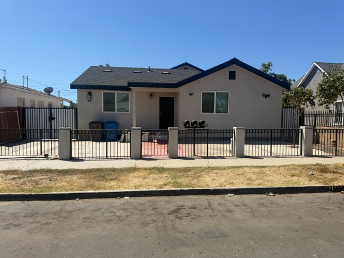 Long Beach Apartment: 1234 E. Esther Street