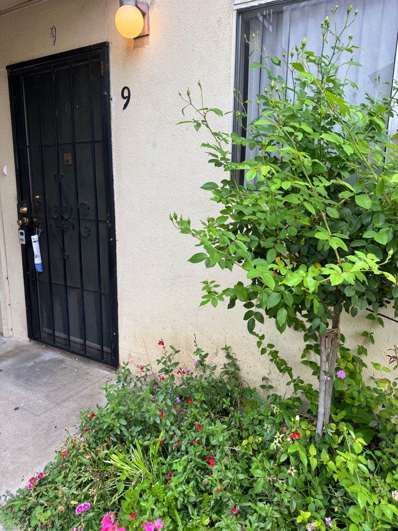 Buena Park Apartment: 6041 Fullerton Ave