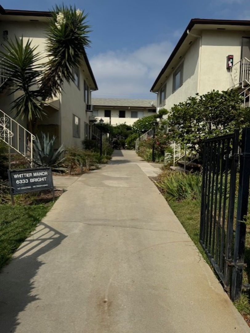 Whittier Condo: 6333 Bright Ave - 1E