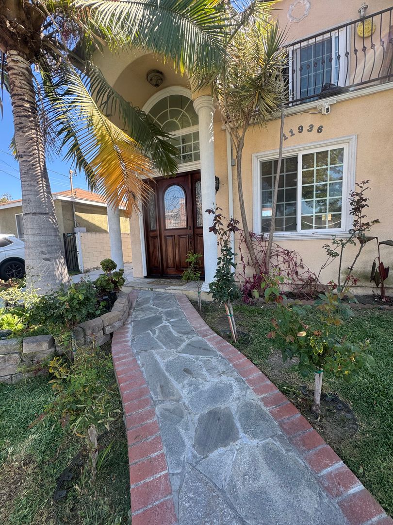 Norwalk Apartment: 11936 Olive Street