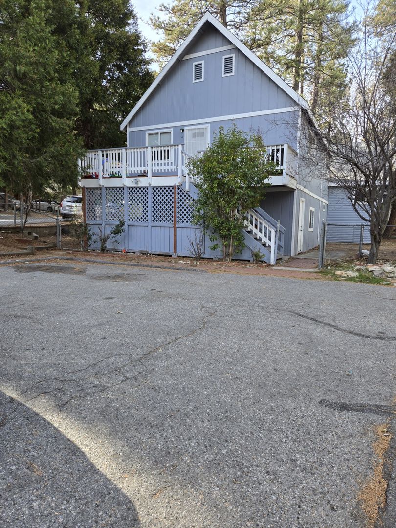 Crestline Apartment: 23982 Pioneer Camp Rd