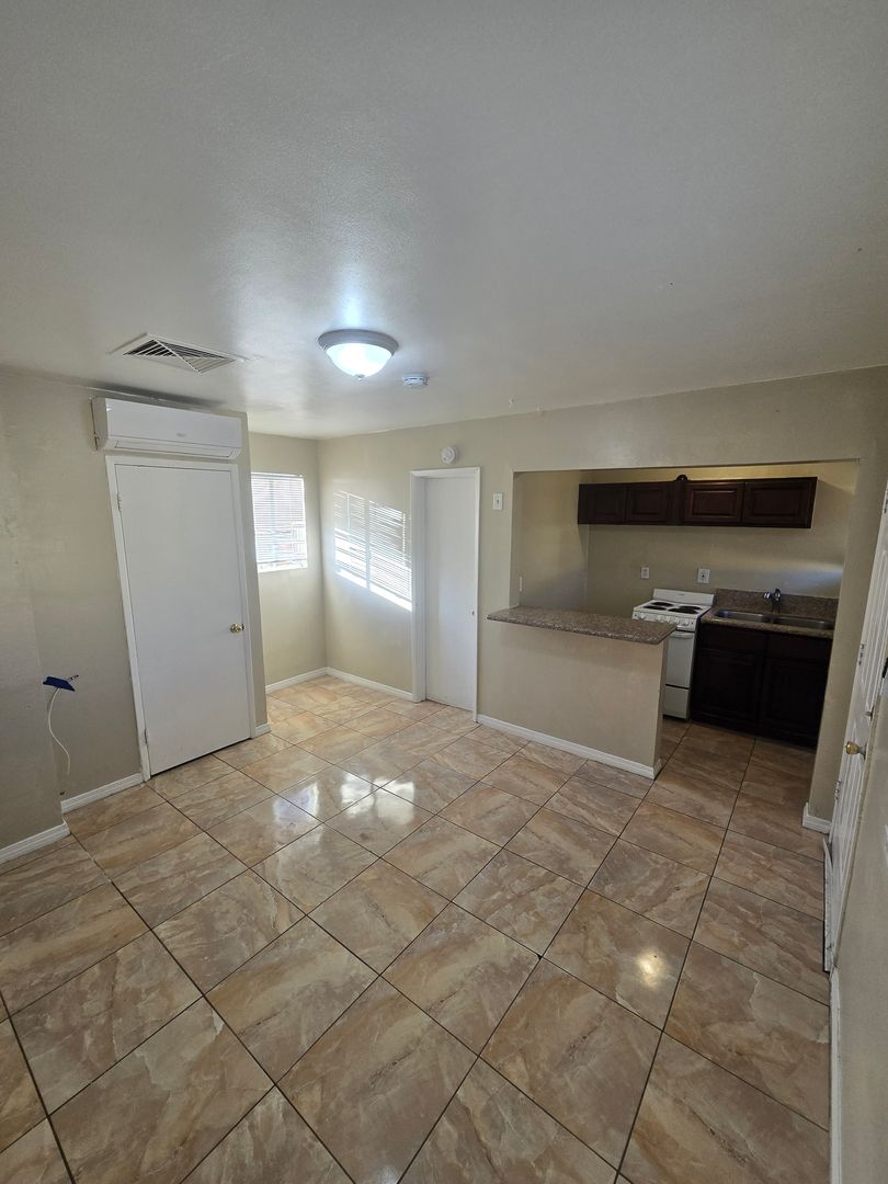 Desert Hot Springs Apartment: 66620 5th St