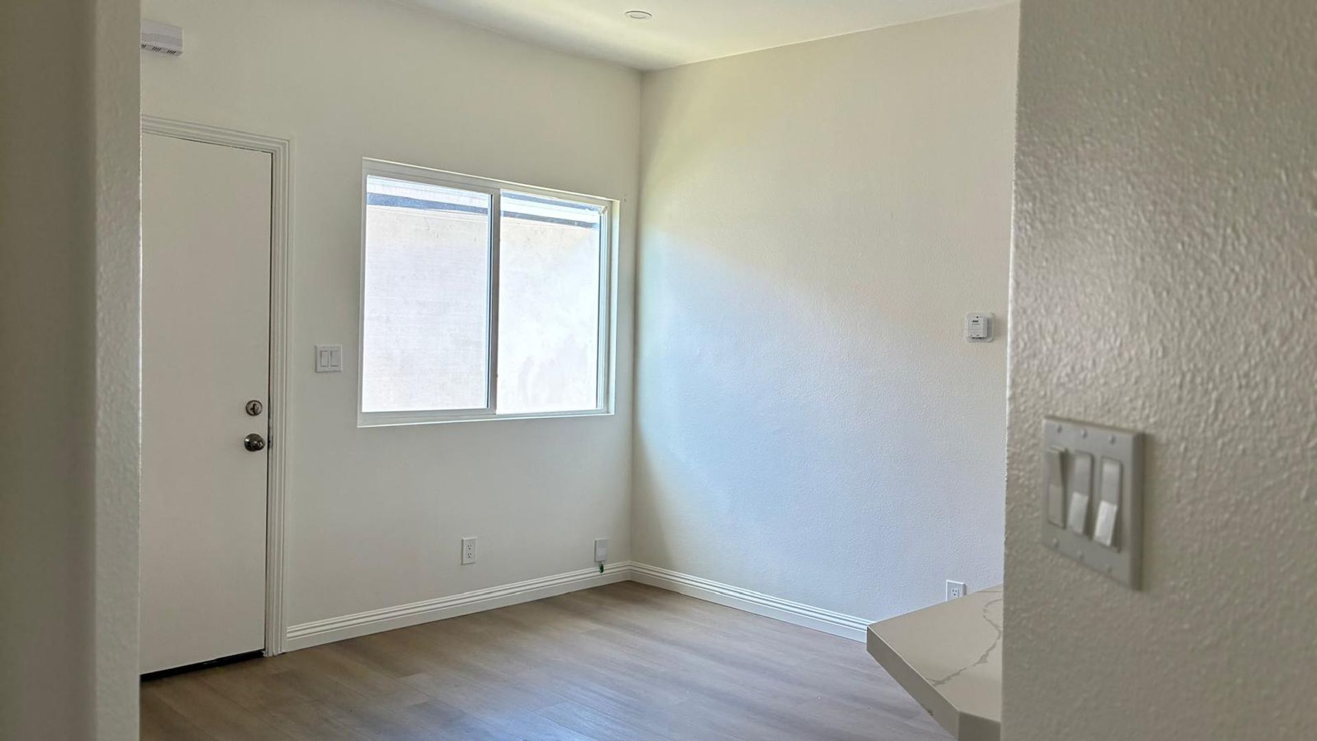Los Angeles Apartment: 9521 1/2 Laurel St