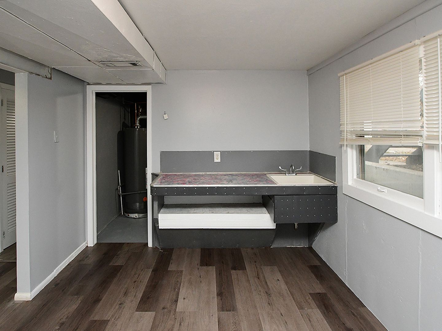 Omaha House: 1453 N 90th Ave