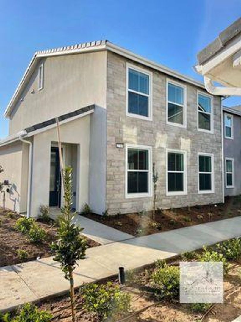 Fresno House: 2710 E. Tamarind Dr.