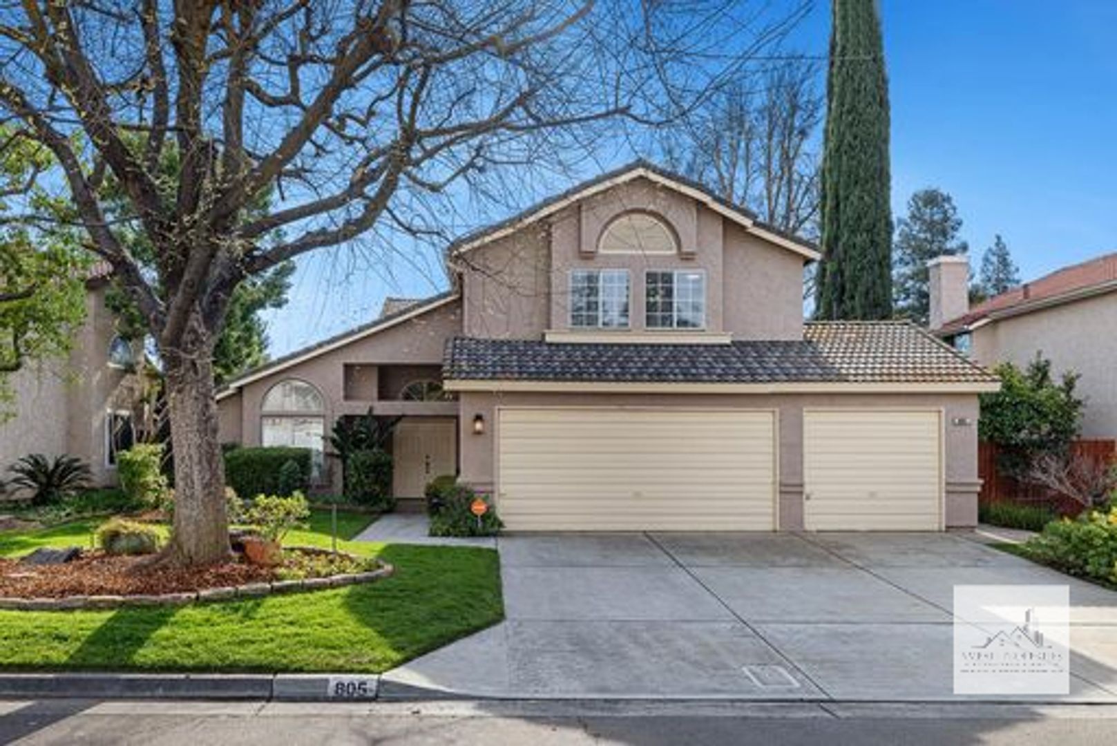 Fresno House: 805 E Buckhill Road