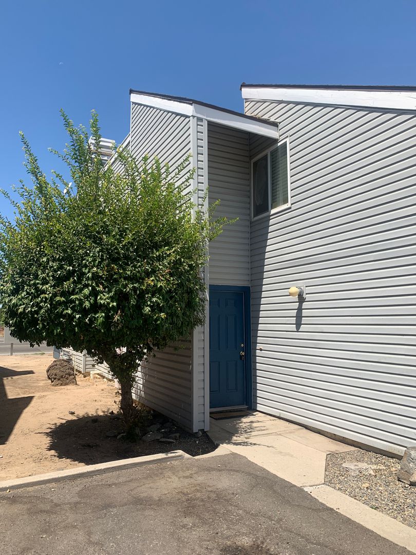 Clovis Townhome: 1509 Willow Ave #104